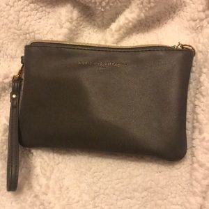 Adrienne vittadini charging wallet